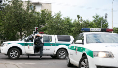 Molėtų rajone susidūrė trys automobiliai, garbaus amžiaus moteris išvežta į ligoninę