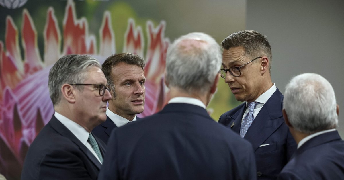 Vakarų lyderiai: dėl JAV plano Ukrainai reikia papildomai padirbėti