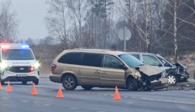 Prie Alytaus susidūrė moterų vairuojami automobiliai: viena sužeista – bylą tiria policija