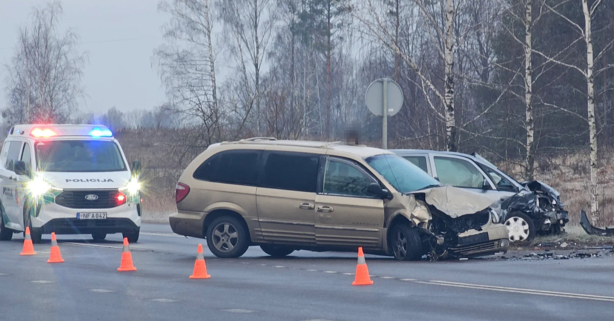 Prie Alytaus susidūrė moterų vairuojami automobiliai: viena sužeista – bylą tiria policija