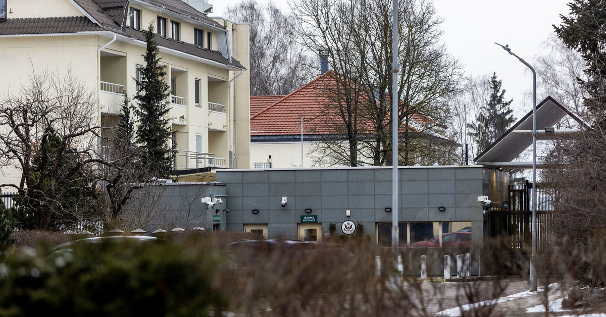 JAV herbą išniekinusiam vilniečiui skirta laisvės apribojimo bausmė