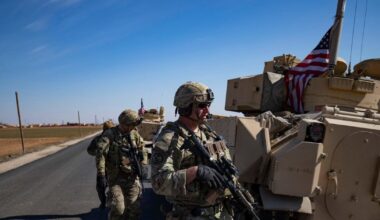 Putinas derasi su Sirija, bet Trumpas – jį pralenkė: nusprendė dislokuoti savo karius