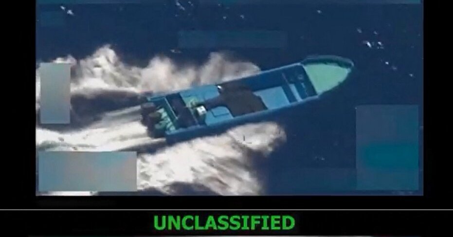 Pete'as Hegsethas: JAV pajėgos Ramiajame vandenyne smogė į 2 laivus, 6 žmonės negyvi