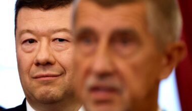 Naujasis Čekijos parlamento pirmininkas liepė nukabinti Ukrainos vėliavą