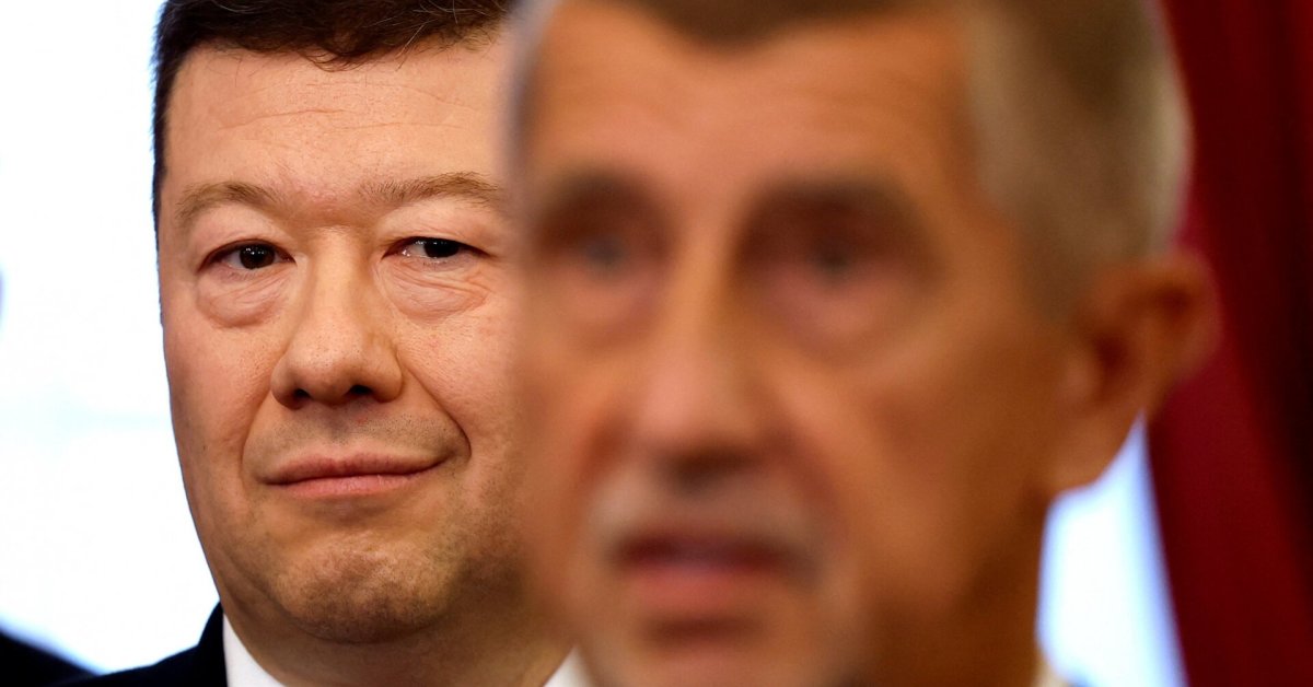 Naujasis Čekijos parlamento pirmininkas liepė nukabinti Ukrainos vėliavą