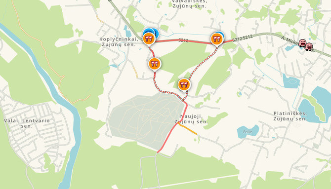 Programėlės „Waze“ duomenys/Kamščiai netoli Karveliškių kapinių