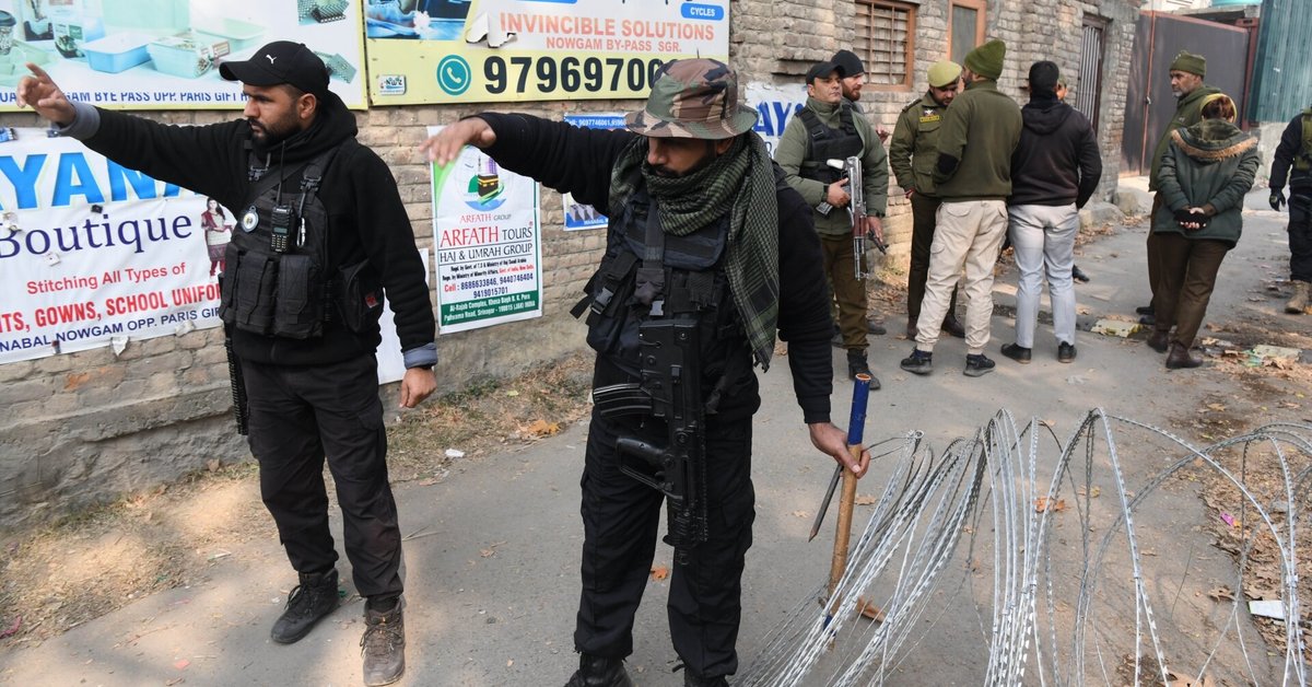 Kašmyro policijos nuovadoje driokstelėjus sprogimui žuvo 9 žmonės, dar 32 sužeisti