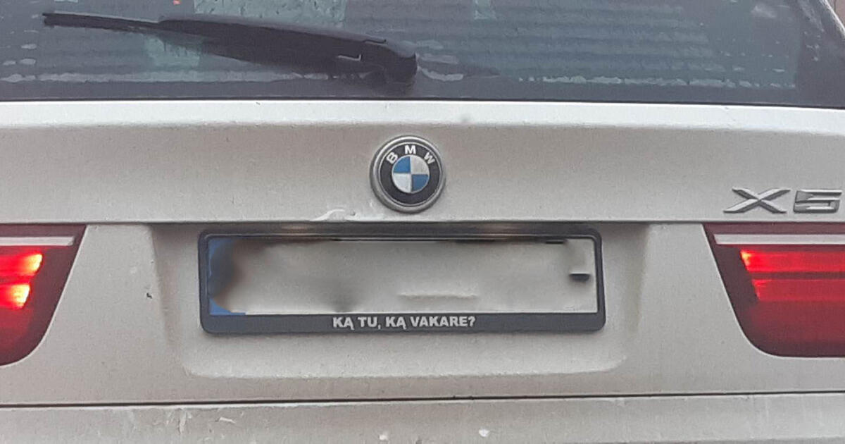Žavios vairuotojos BMW X5 su klausimu sukėlė sąmyšį Klaipėdos gatvėse