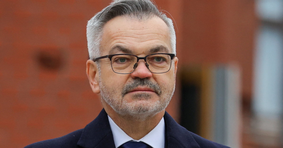 Per plauką išvengė smūgio: Lenkijos ambasadorių Sankt Peterburge užpuolė agresyvūs protestuotojai