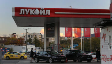 Po paskelbtų JAV sankcijų „Lukoil“ dar viena šalis prabilo, kad pritrūks degalų