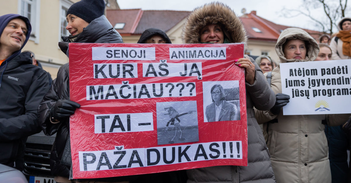 Mokytojai mitinge reikalavo vykdyti pažadus: ministrei švilpė ir šaukė gėda