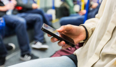 Saugumo įnašą draudikai permeta kitiems: vienos telekomunikacijų įmonės klientai sulaukė žinios, kad draudimas brangs | Verslas