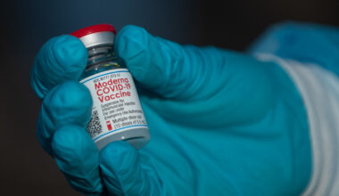 Prisikabino prie „Moderna“ skiepų: ar tikrai bendrovė jiems suteikė „mirtiną“ pavadinimą?