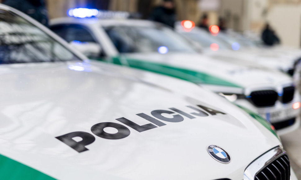 NATO viršūnių susitikimui policijos įsigytų automobilių perdavimo ceremonija