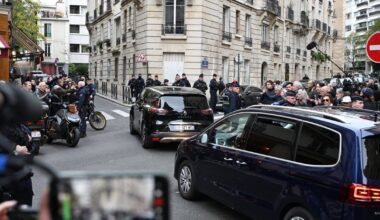 Buvęs Prancūzijos prezidentas Sarkozy išėjo iš kalėjimo: palydėjo policija su motociklais