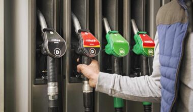 Vairuotojų košmaras taps realybe: degalų kainos šoks į neregėtas aukštumas, vairuoti taps per brangu