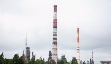 „Orlen Lietuva“ nutraukė beveik 1 milijardo eurų vertės sutartį