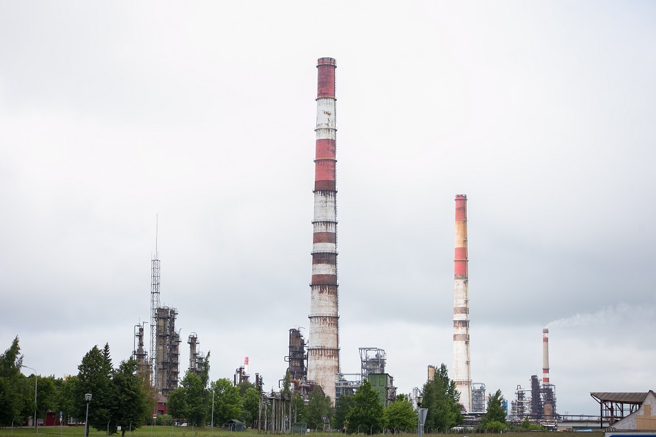 „Orlen Lietuva“ nutraukė beveik 1 milijardo eurų vertės sutartį