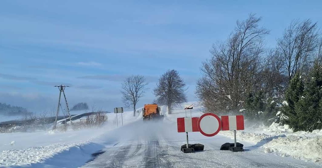 „Tai ne Aliaska, tai dalis Lenkijos“: su sniegu kovojantys lenkai pripažįsta – kažko tokio dar nematė - 15min.lt