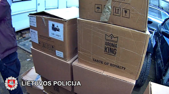 Klaipėdos apskrities VPK nuotr./Per kratas buvo aptikta ir kontrabandinių cigarečių