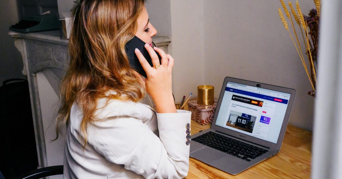 Skambučiai, SMS ir milijonai eurų: ekspertai įvardijo, kaip šventės tampa tikru verslo egzaminu