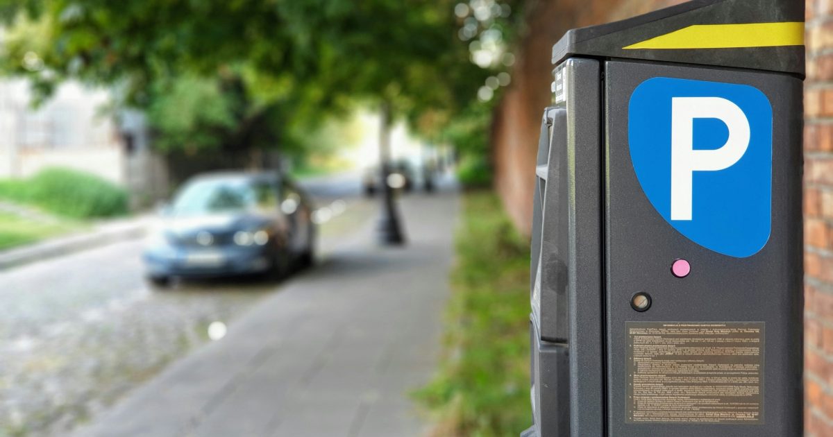Skaudus smūgis automobilių industrijai: vis daugiau vokiečių atsisuka į viešąjį transportą