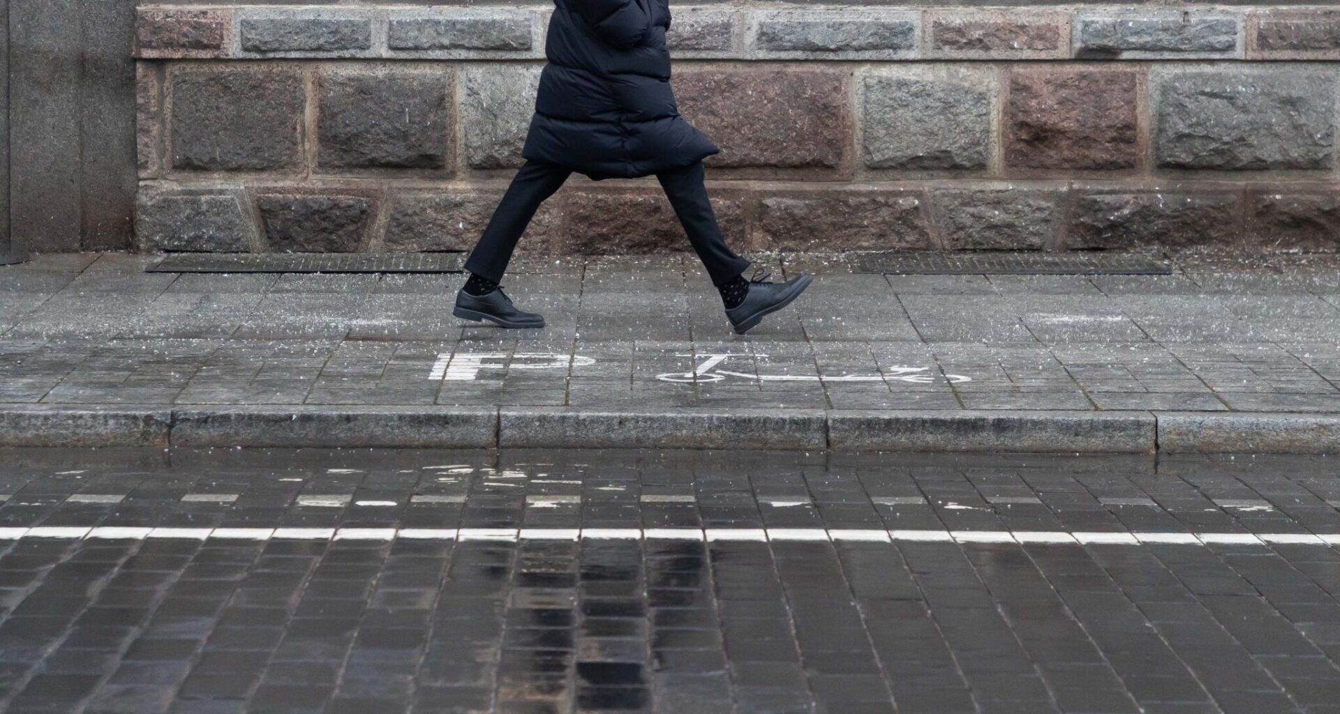 Vilniaus savivaldybė perspėja dėl pavojingo reiškinio: vairuotojų ir pėsčiųjų prašo vengti nebūtinų kelionių