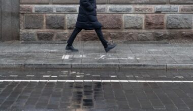 Vilniaus savivaldybė perspėja dėl pavojingo reiškinio: vairuotojų ir pėsčiųjų prašo vengti nebūtinų kelionių