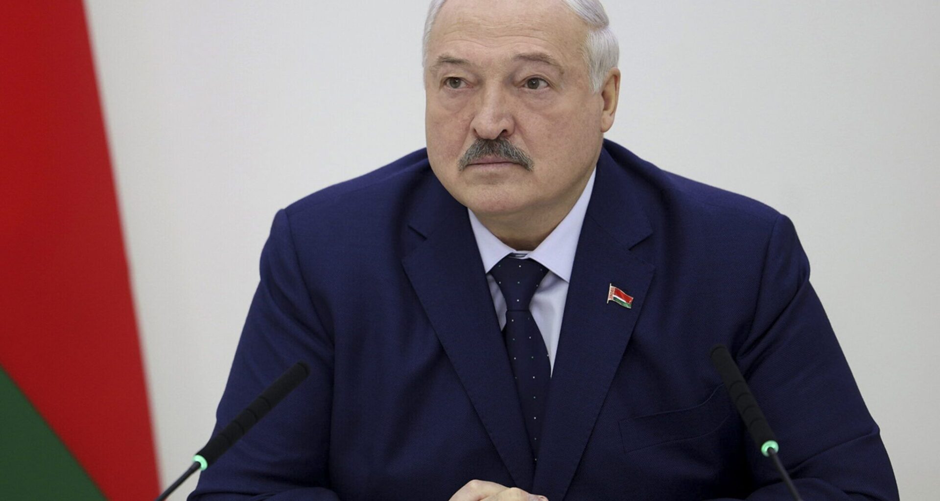 Lukašenka vėl puola Lietuvą: cigarečių balionus vadina „lietuvių verslu“