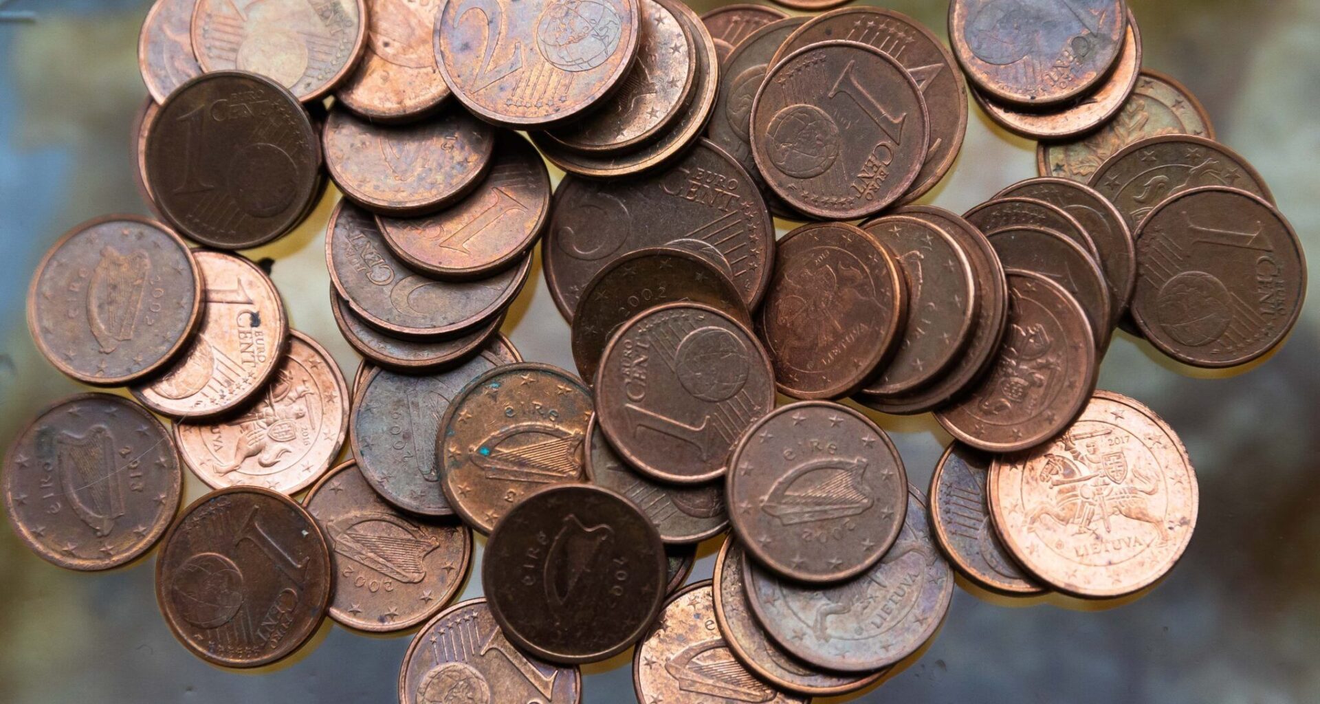 Lietuviai nenori skirtis su centais: kas penktas vis dar naudoja 1 ir 2 centų monetas