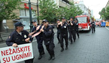 Pareigūnai vėl eina protestuoti - gana tyčiotis! - Respublika.lt