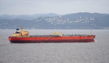 Irano gvardija patvirtino, kad Persijos įlankoje perėmė naftos tanklaivį - Respublika.lt