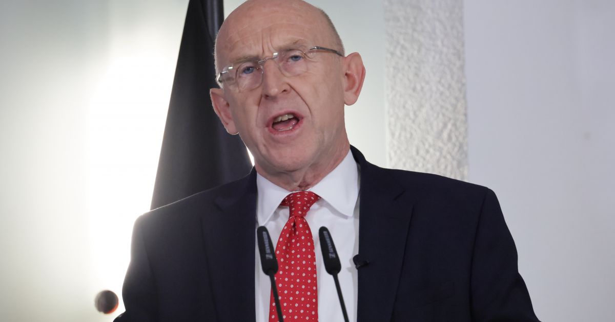 „Mes jus matome": Jungtinė Karalystė apkaltino Rusiją lazeriais taikiusis į pilotus - Respublika.lt