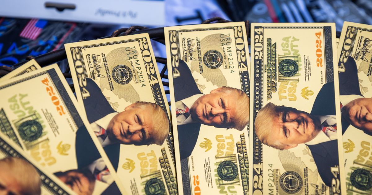 Donaldas Trumpas nori visiems JAV piliečiams išmokėti po 2000 dolerių - Respublika.lt