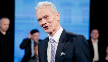 Teismas: Eduardas Vaitkus turi teisę ginčyti sprendimą iš jo atimti valstybinį apdovanojimą - Respublika.lt