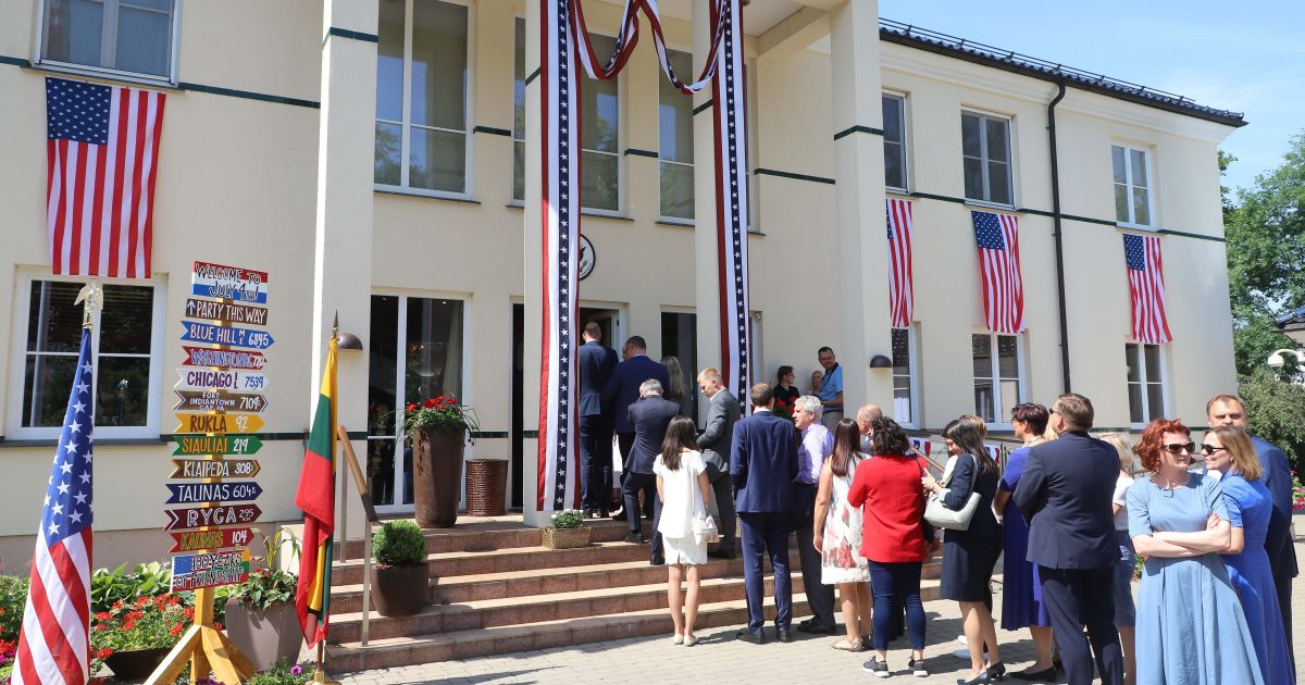 Jauną vilnietį nuteisė už JAV herbo išniekinimą - Respublika.lt