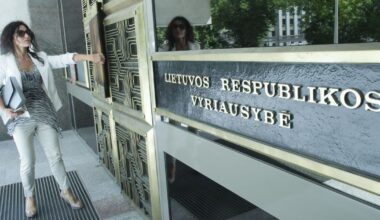 Naujausia apklausa: per mėnesį smuko visuomenės pasitikėjimas Vyriausybe - Respublika.lt