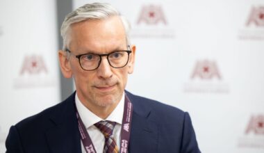 „Karštas taškas": Santaros klinikų vadovas pripažįsta apie buvusias įtampas Neurochirurgijos centre - Respublika.lt