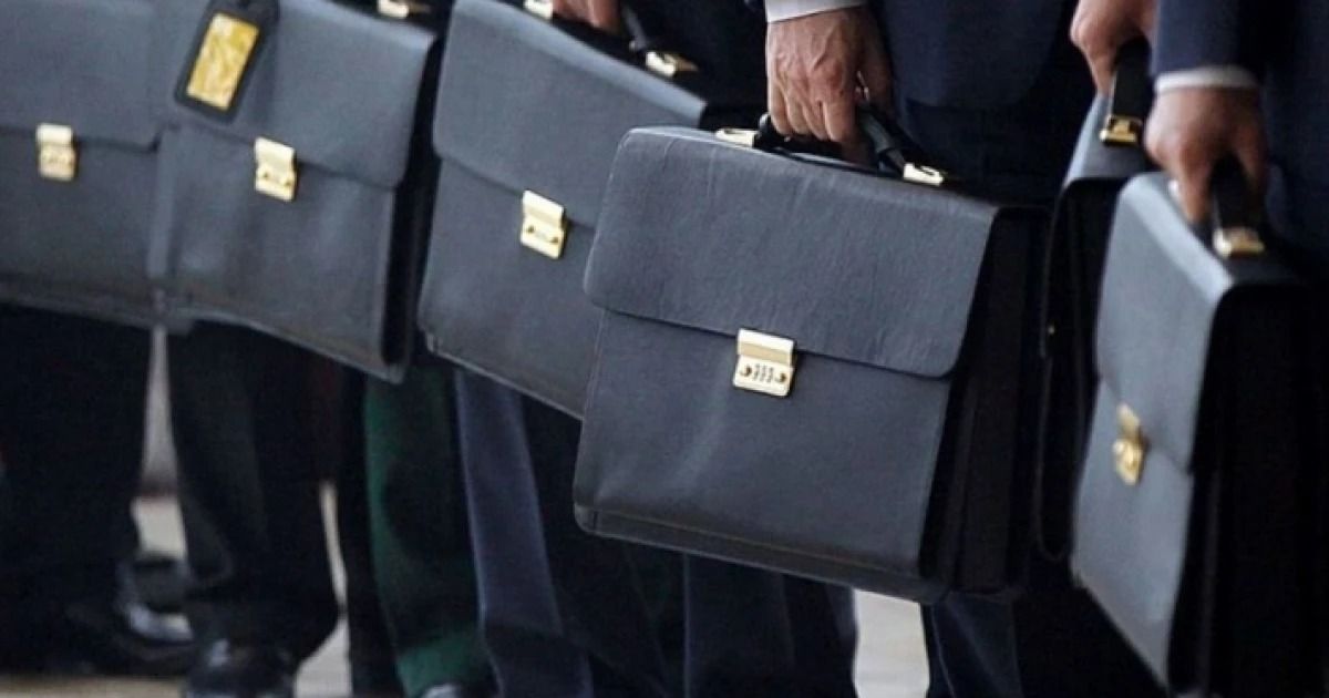 Siūloma praplėsti ratą politikų, kuriems nereikia nei išsilavinimo, nei reputacijos - Respublika.lt