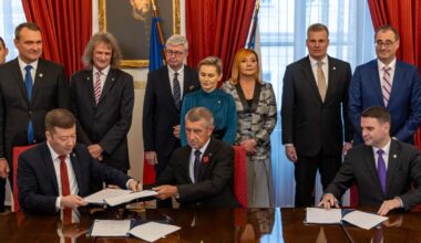 „Politico“: naujoji Čekijos vyriausybė nebeteiks karinės pagalbos Ukrainai - Respublika.lt