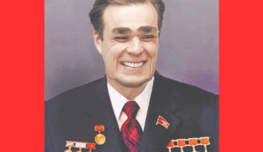 Landsbergis seka Brežnevo pavyzdžiu - apdovanojo pats save - Respublika.lt