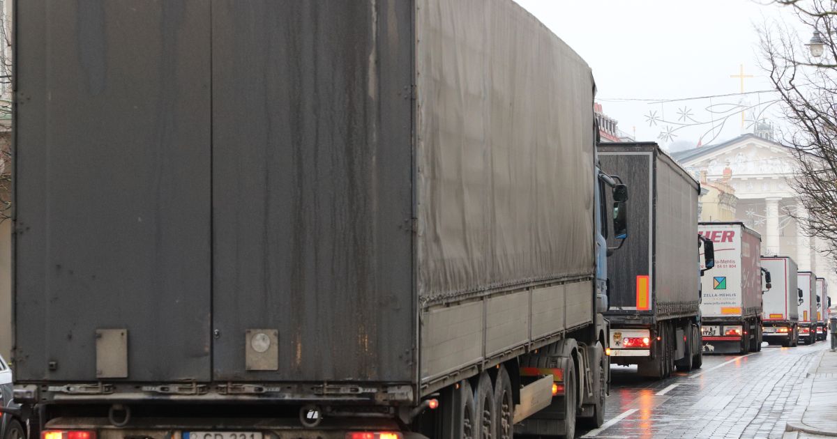 Aliaksandras Lukašenka uždraudė Lenkijoje ir Lietuvoje registruotų sunkvežimių eismą Baltarusijoje - Respublika.lt