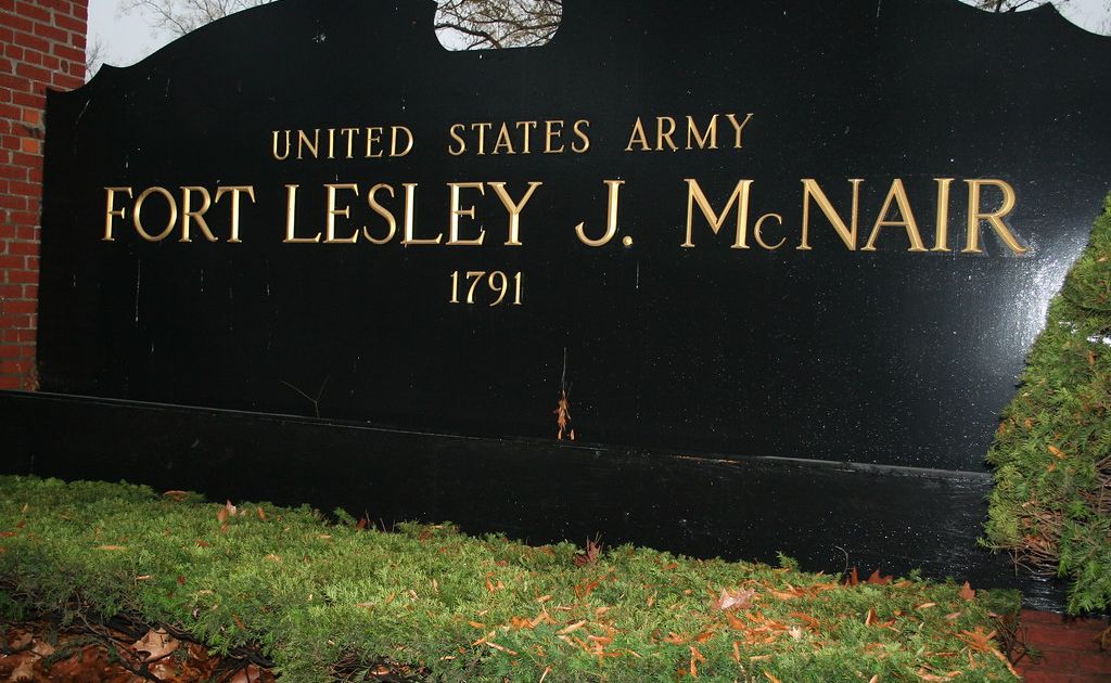 JAV valdininkai keliasi į karines bazes - Respublika.lt