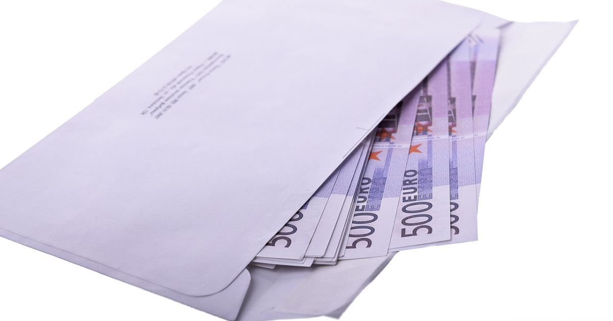 Advokato padėjėjo karjerą pakirto 2000 eurų kyšis - Respublika.lt