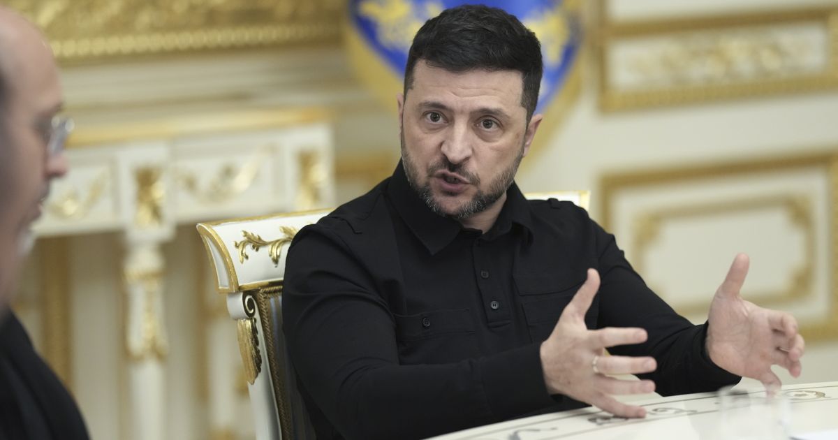 Kilus pasipiktinimui dėl didžiulio kyšininkavimo skandalo, atsistatydino Ukrainos ministrai - Respublika.lt