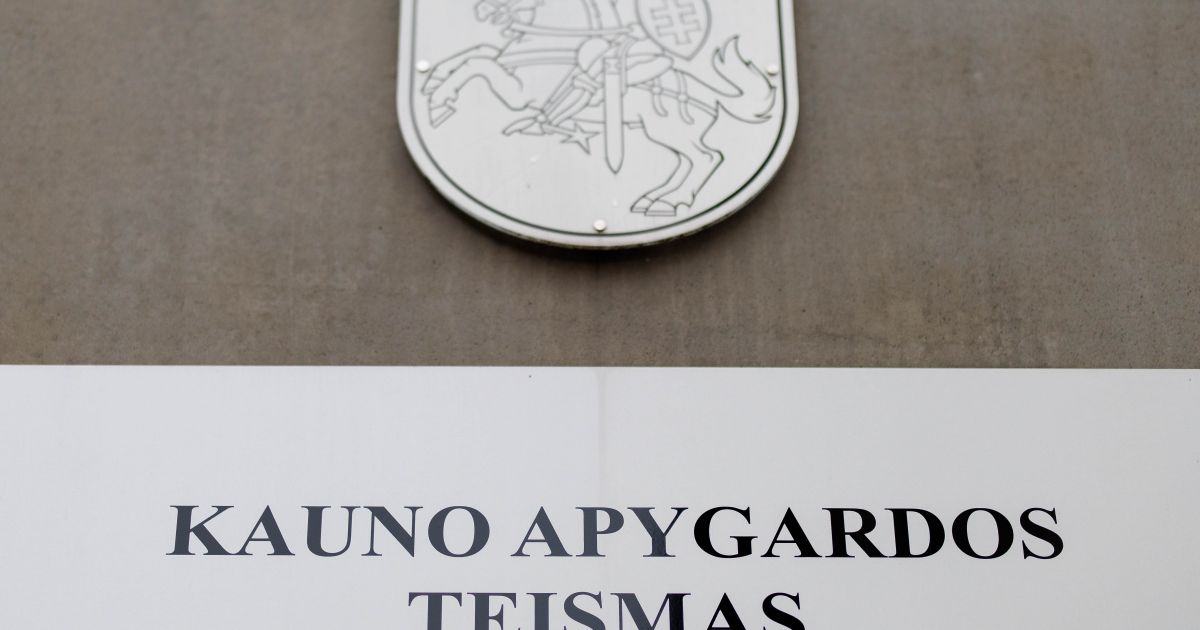 Teismas anksčiau laiko į laisvę paleido už trijų žmonių žūtį avarijoje kalėjusį Mantą Široną - Respublika.lt