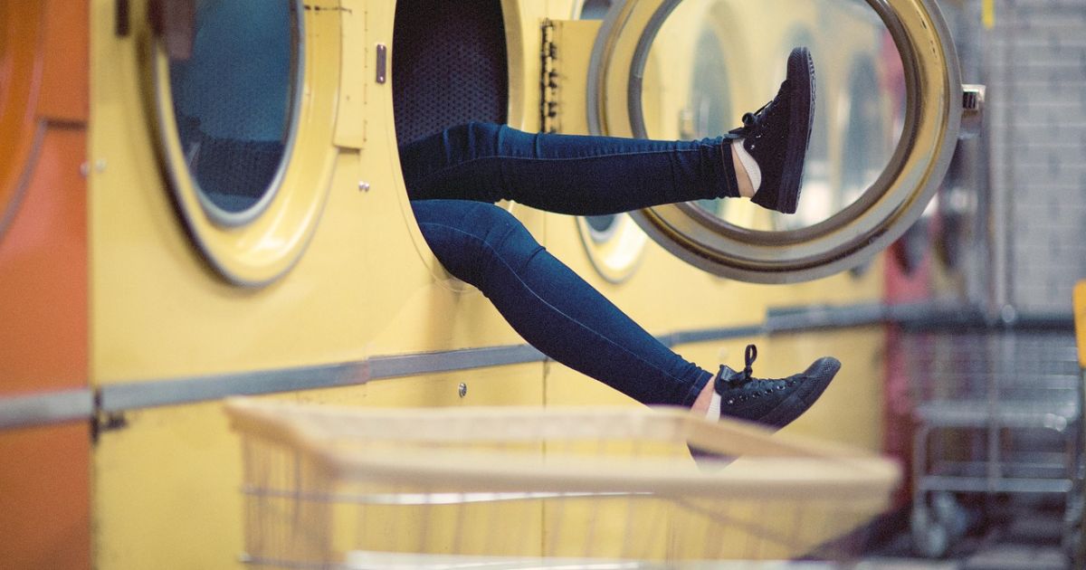 Ugniagesių brigada išlaisvino mergaitę iš skalbimo mašinos - Respublika.lt