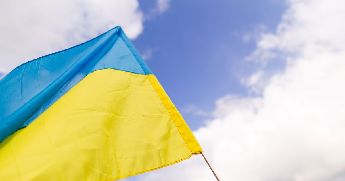 Baigė tyrimą dėl Panevėžyje išniekintos Ukrainos vėliavos – teis pavežėją - Respublika.lt