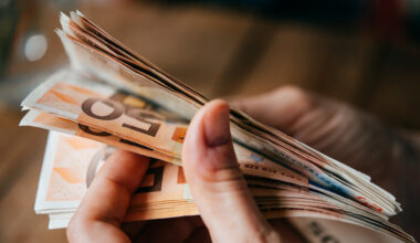 Tyrimas atskleidė, kokią sumą sukaupę lietuviai į pensiją išeitų jau šiandien | Verslas