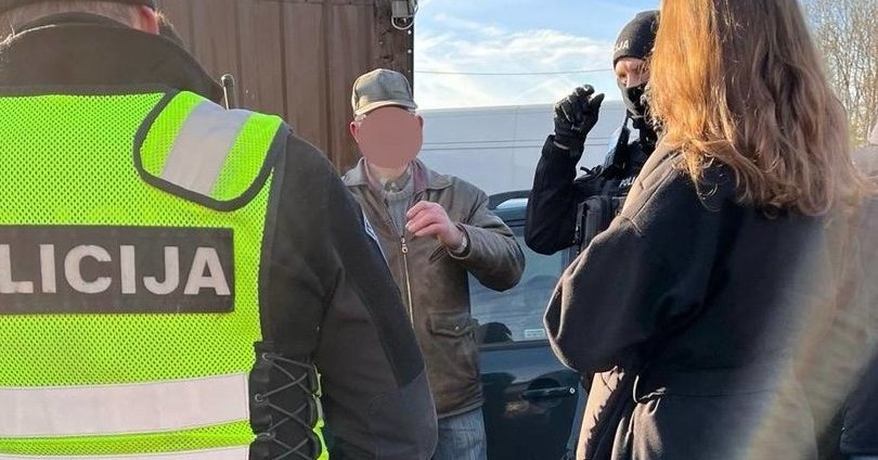 Šaldiklio stalčiuje – gaišenos: iš nelegalaus prekeivio konfiskuota daugiau kaip 300 egzotinių gyvūnų